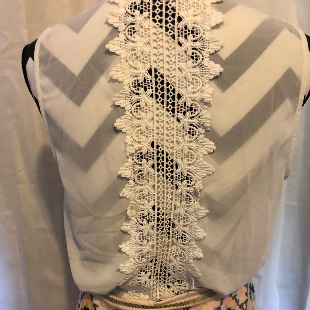 Button up sheer tank - Picture 3 of 7